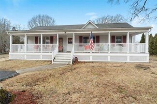 393 Klondike Rd, Charlestown, RI 02813