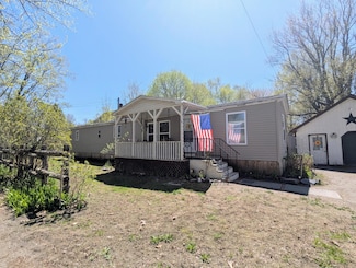 19 Prospect St, Guilford, ME 04443
