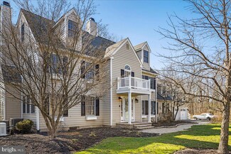 7 1st St, Hopewell, NJ 08525