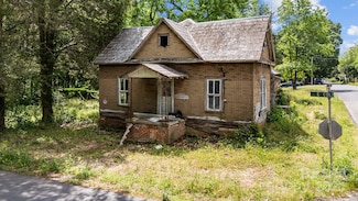 203 E College St, Star, NC 27356