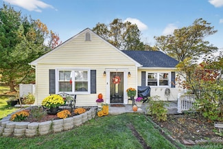 2 Cedar Rd, Highland Mills, NY 10930