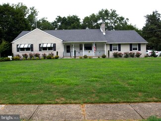16 Colonial Dr, Clarksboro, NJ 08020