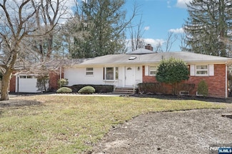 8 Sparrowbush Rd, Mahwah, NJ 07430