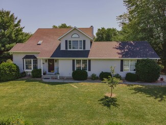 1905 Stanley Ln, Bloomington, IL 61705