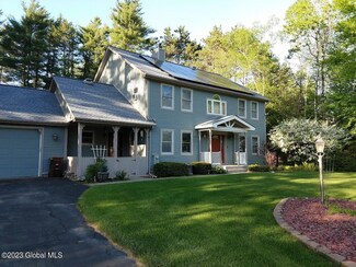 7 Iroquois Dr, Queensbury, NY 12804