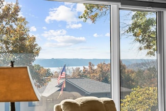 4 Elm Dr, Kimberling City, MO 65686