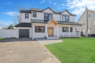 29 Gladstone Ave, West Islip, NY 11795