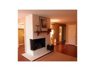 8704 Metcalf Ave Unit 103, Overland Park, KS 66212