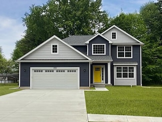 563 W Wildwood Dr, Owosso Charter Township, MI 48867