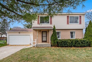 3429 Waterford Ct NE, Grand Rapids, MI 49525
