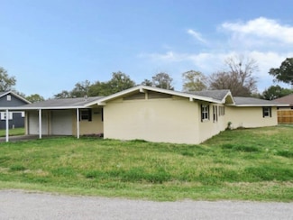 412 Crescent Dr, Bridge City, TX 77611