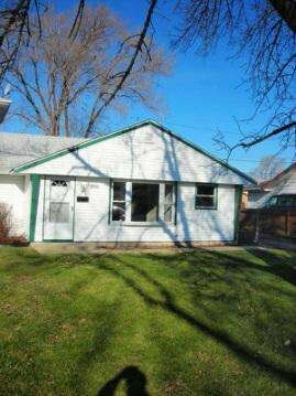 9050 S Main St, Hometown, IL 60456
