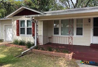 1321 N Avenue I, Shiner, TX 77984