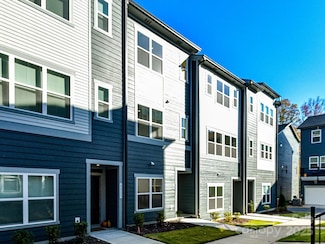 6013 Pivot Ct, Charlotte, NC 28205