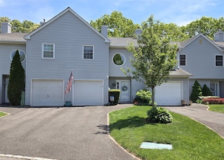 306 Sara Cir, Port Jefferson Station, NY 11776