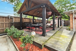 5818 Meadowick Ln, Dallas, TX 75227