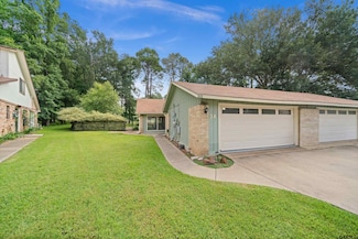 202 Pine Tree, Holly Lake Ranch, TX 75765