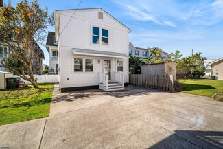 12 S Madison Ave, Margate City, NJ 08402