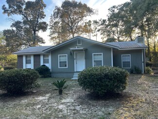 1562 Government St, Ponce de Leon, FL 32455