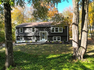 9 Old Farms Rd, Madison, CT 06443