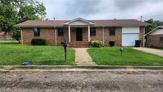 3306 Hanna St, Tuskegee, AL 36083