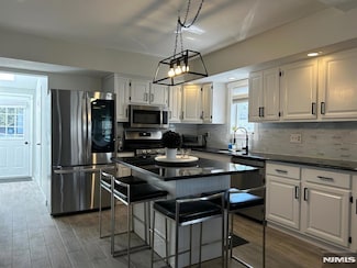 80 Prospect St, Midland Park, NJ 07432