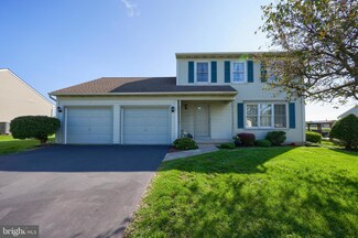 313 Willow Ln, New Holland, PA 17557