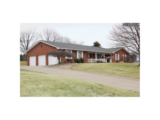 609 Hickory Dr SW, Sugarcreek, OH 44681