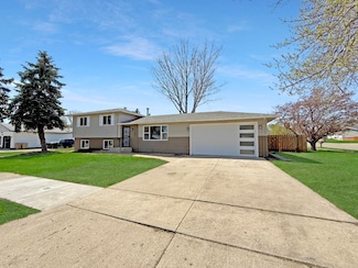 1704 3rd St SE, Minot, ND 58701