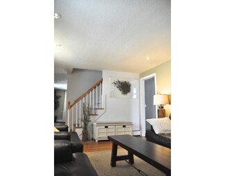 564 Cummins Hwy, Mattapan, MA 02126