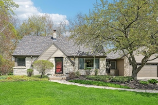2040 San Fernando Dr, Elm Grove, WI 53122