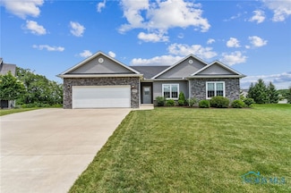 3525 Magnolia Dr, Findlay, OH 45840