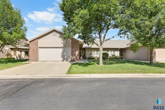 8206 S Brenda Place, Sioux Falls, SD 57108