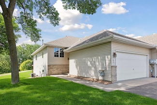 5550 Nathan Ln N Unit 1, Plymouth, MN 55442