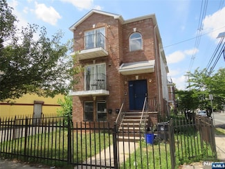 267 S 9th St, Newark, NJ 07103