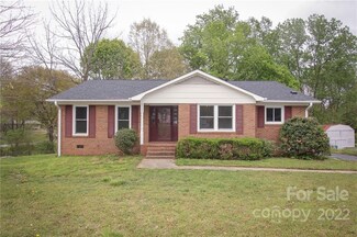6300 Eagle Peak Dr, Charlotte, NC 28214