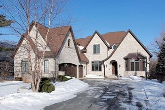 180 Crestview Dr, Deerfield, IL 60015