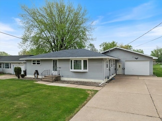 1324 E 8th St, Marshfield, WI 54449
