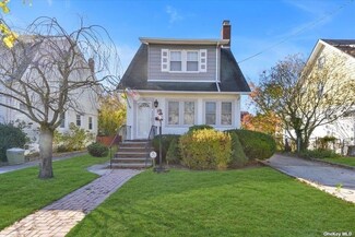 16 Maiden Ln, Lynbrook, NY 11563