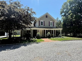 496 N Country Rd, Saint James, NY 11780