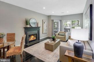 13085 Autumn Woods Way Unit 206, Fairfax, VA 22033