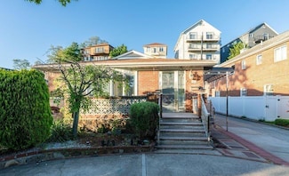 669 W Fingerboard Rd, Staten Island, NY 10305