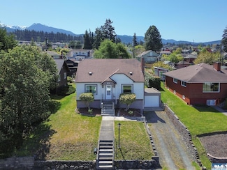 616 E 10th St, Port Angeles, WA 98362
