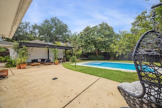 1643 Fall Valley Dr, Houston, TX 77077
