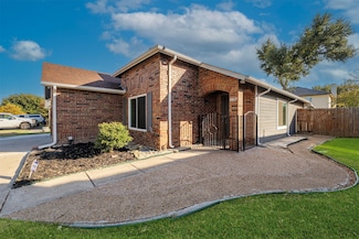 10137 Chapel Ridge Dr, Fort Worth, TX 76116