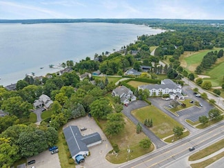 840 Petoskey Ave, Charlevoix, MI 49720