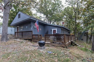28552 Paradise Dr, Warsaw, MO 65355