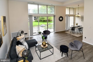 5572 Burnside Dr Unit 5, Rockville, MD 20853