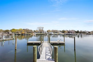 254 Overlook Dr, Aquebogue, NY 11931