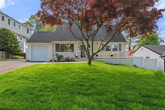 1 Paine Ave, Farmingdale, NY 11735